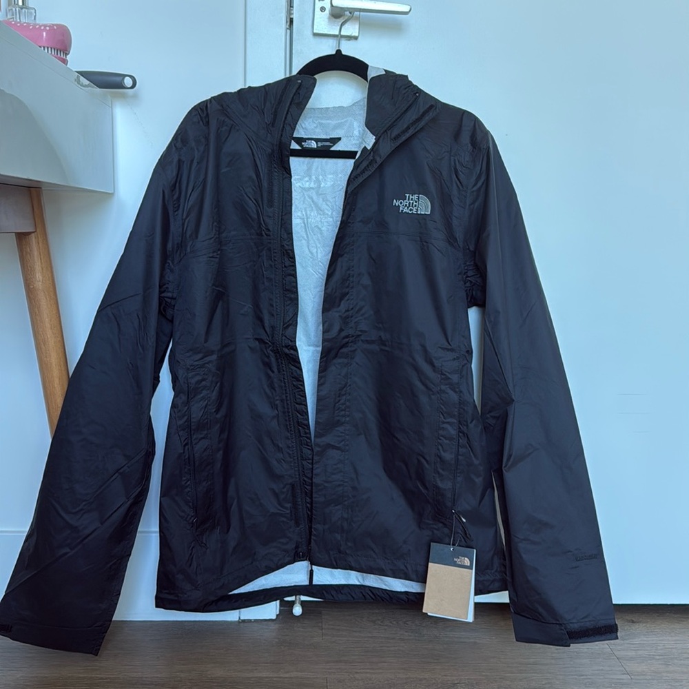 The North Face The dryvent rain jacket / windbreaker - Men’s Medium - Black